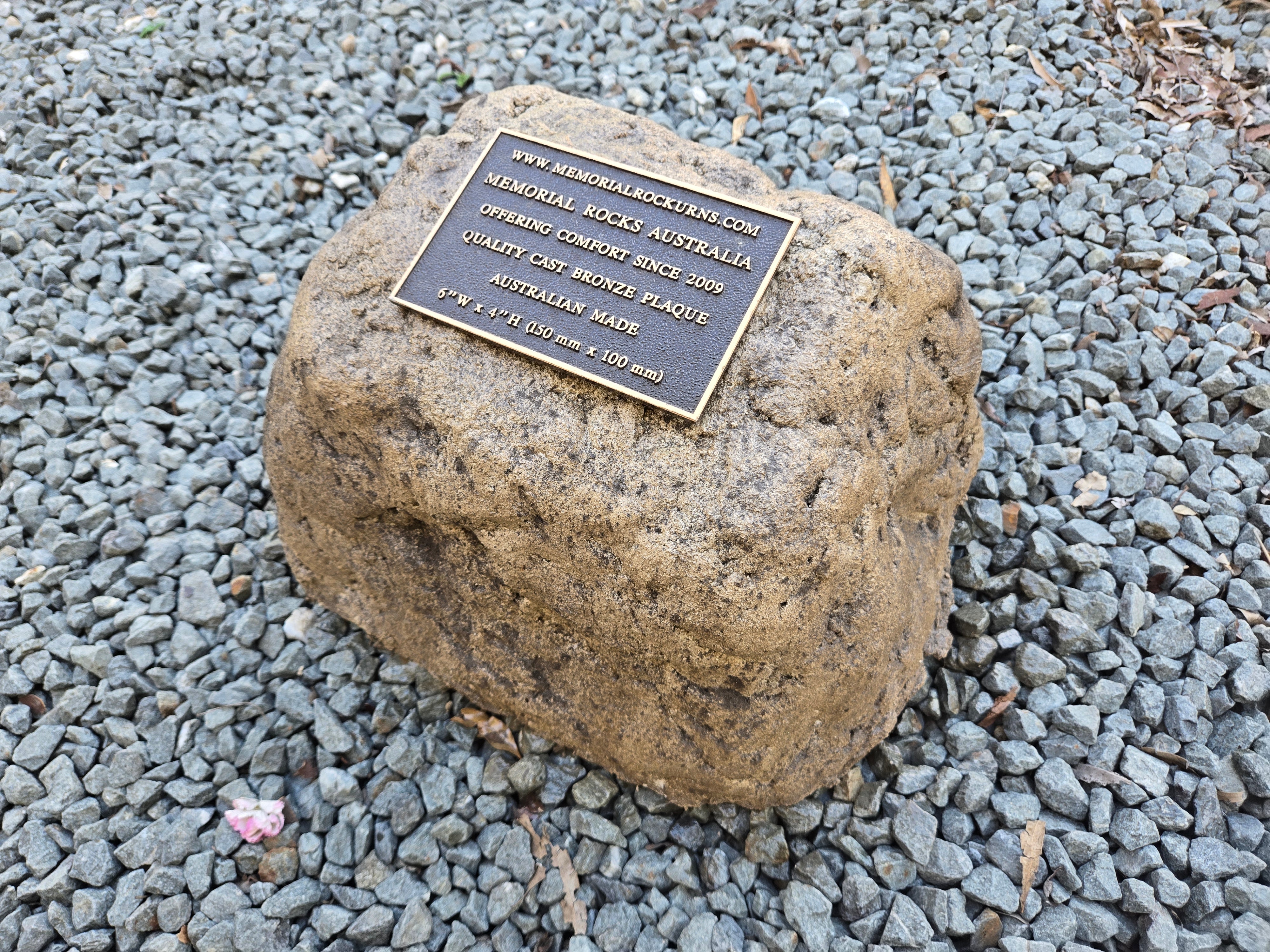Memorial Rock Urn 2133 Medium Natural Riversand