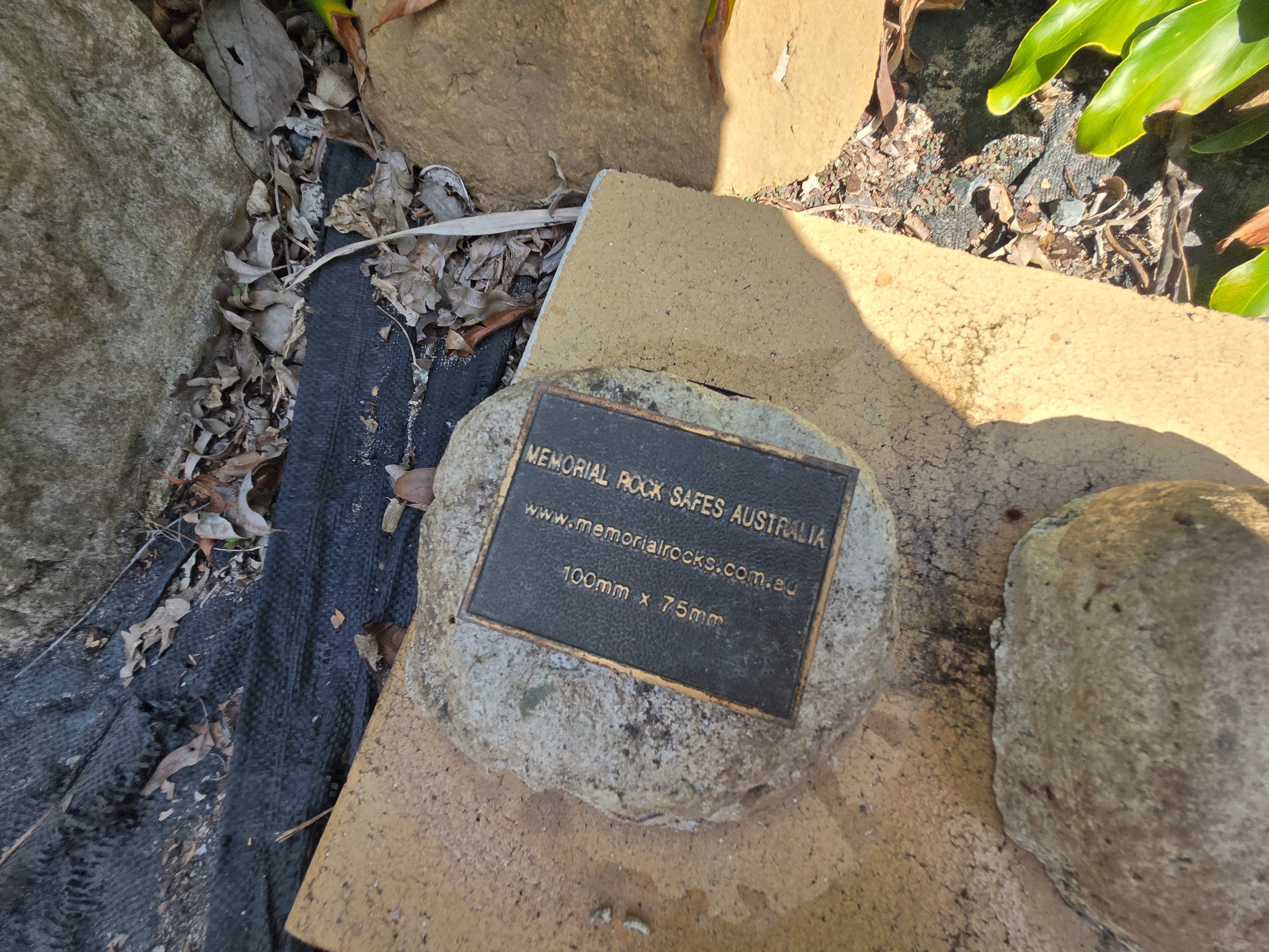 Partial Ash Rock Urn PA 2143 Natural Riversand