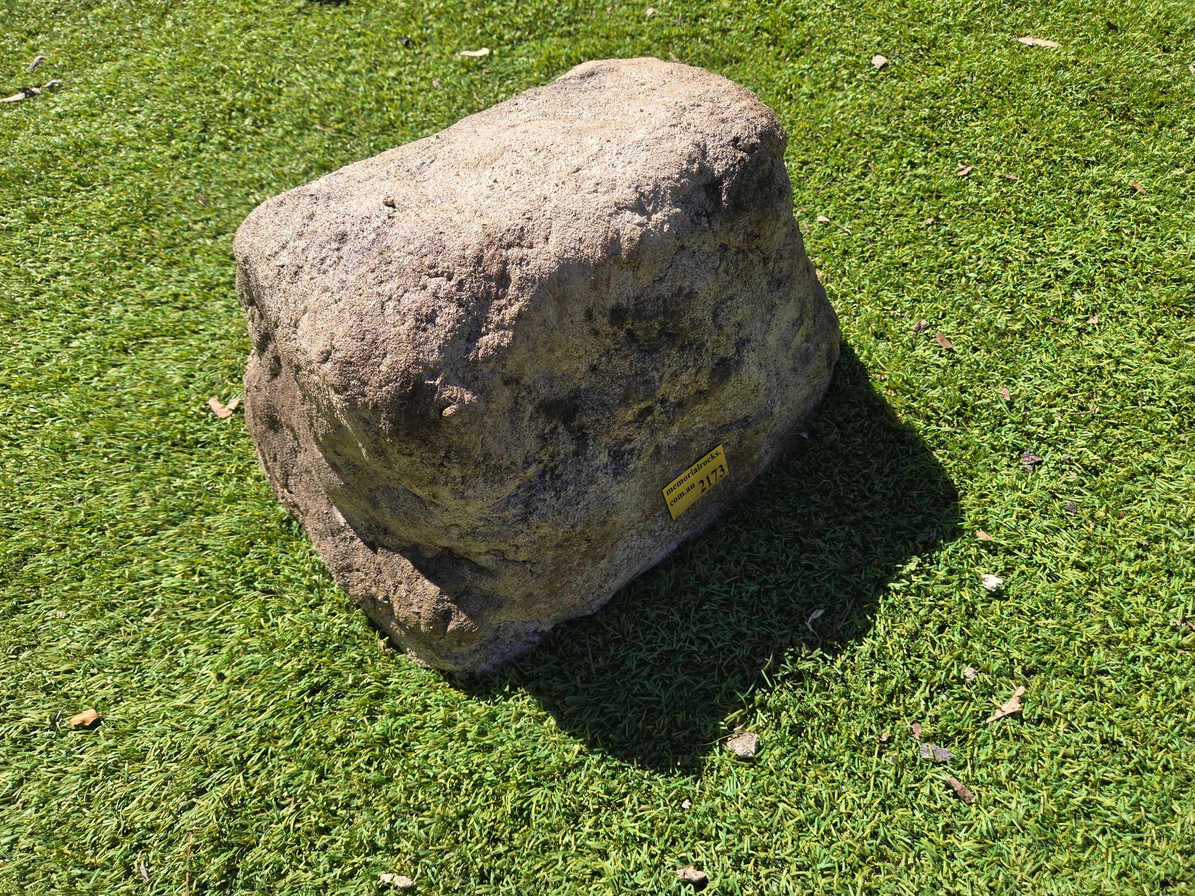 Memorial Rock Urn 2173 Medium Natural Riversand