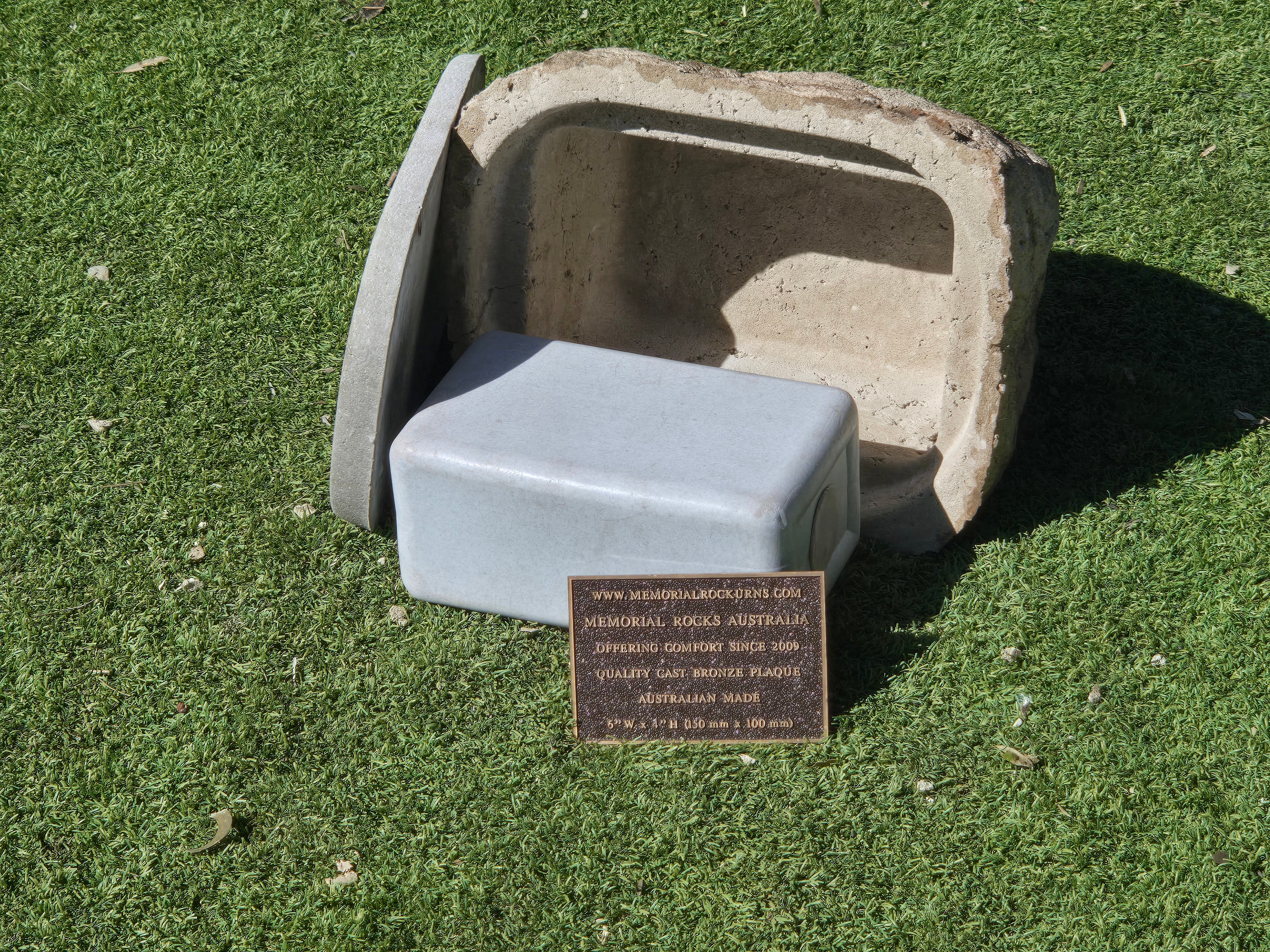 Memorial Rock Urn 2174 Medium Natural Riversand