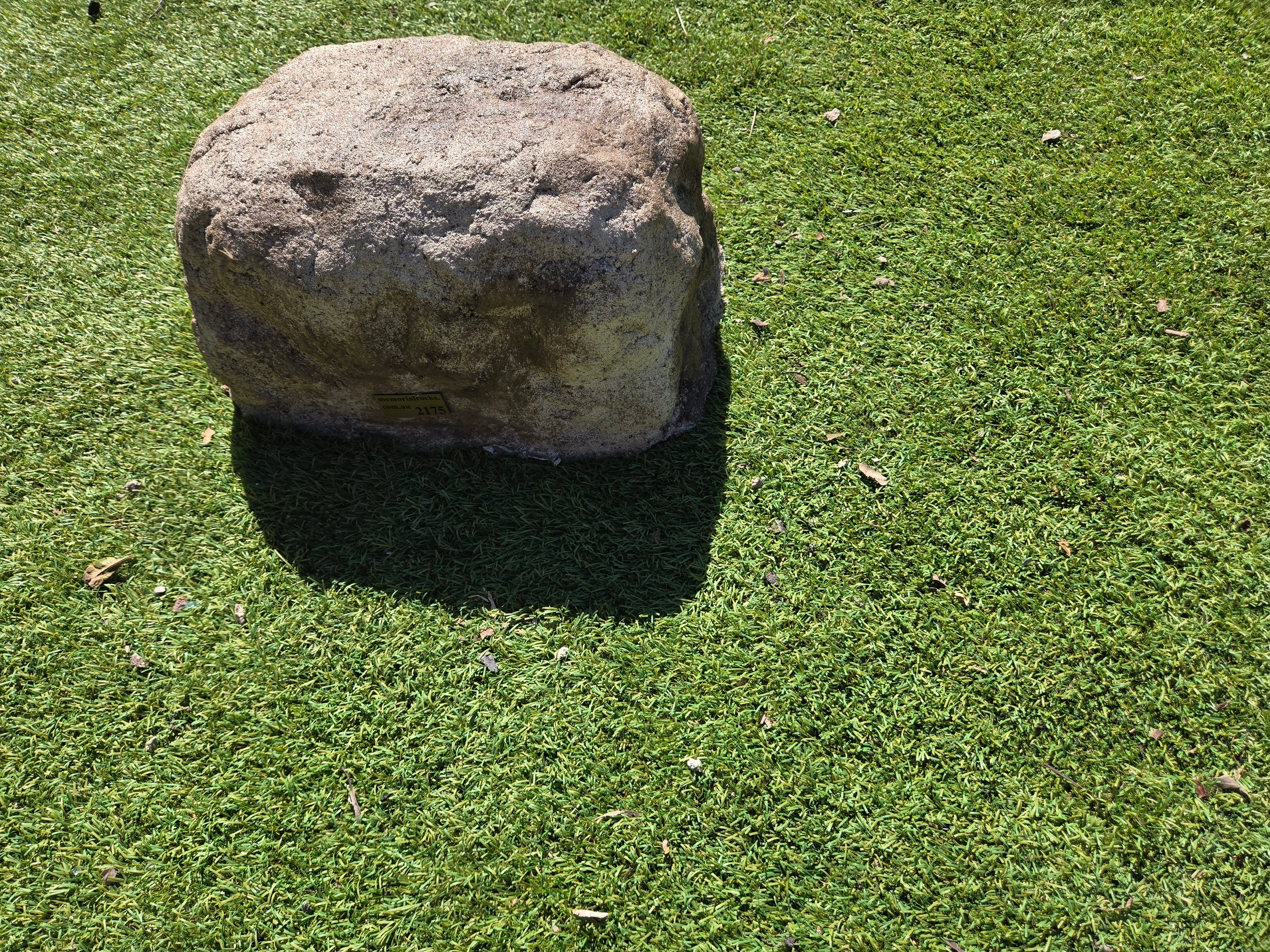 Memorial Rock Urn 2175 Medium Natural Riversand