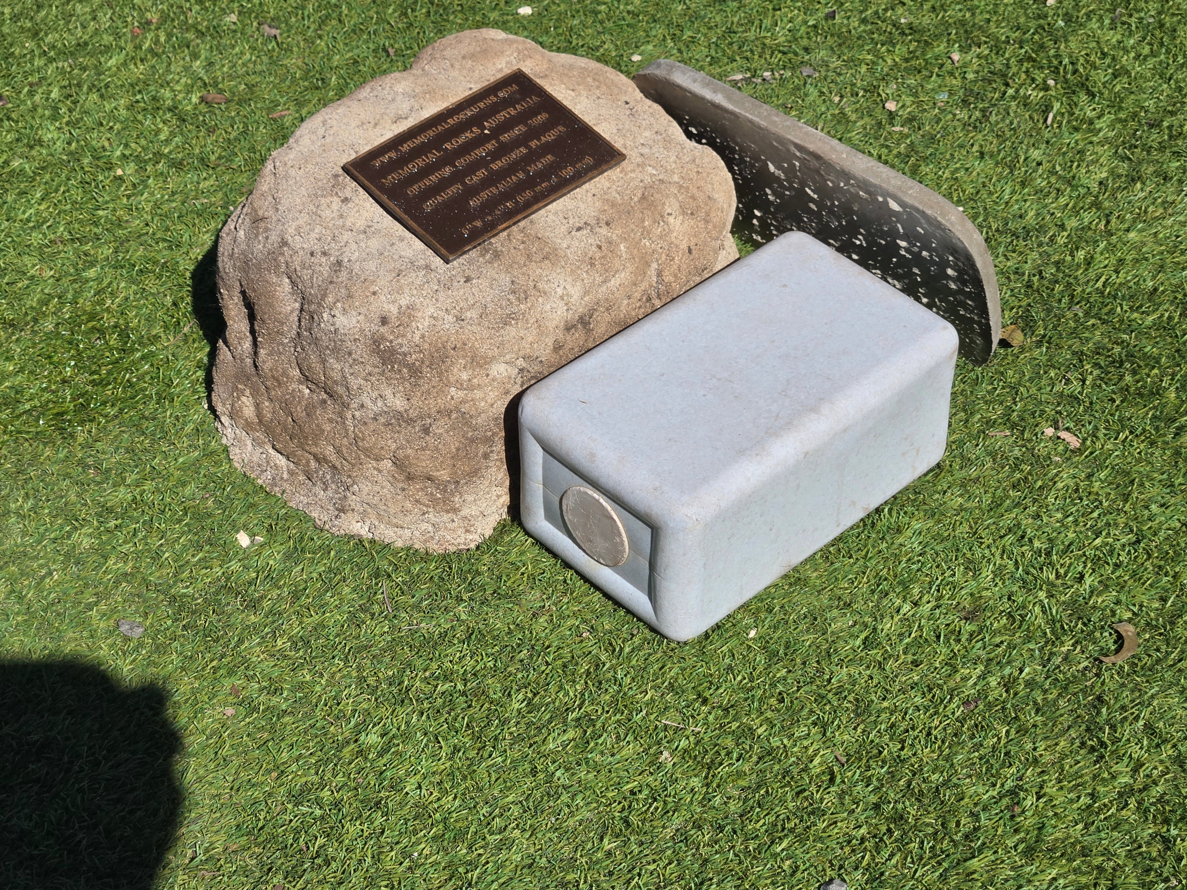 Memorial Rock Urn  2180 Regular Natural Riversand